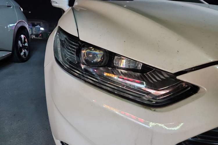 Used Ford Mondeo 2013 2.0L GTDi 200 Luxury Model Right Front Headlight