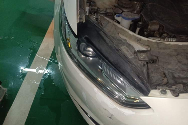 Used Ford Mondeo 2013 2.0L GTDi 200 Luxury Model Right Front Headlight