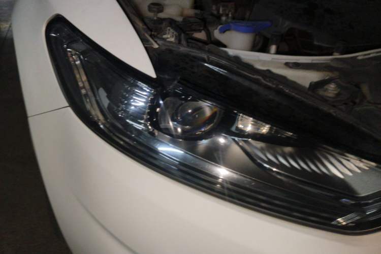 Used Ford Mondeo 2013 2.0L GTDi240 Luxury Sport Model Right Front Headlight