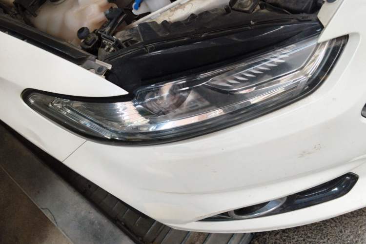 Used Ford Mondeo 2013 2.0L GTDi 200 Luxury Model Right Front Headlight