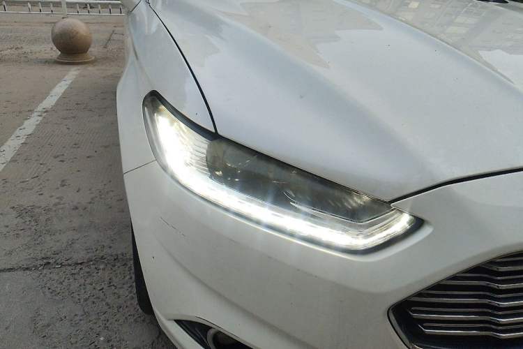 Used Ford Mondeo 2013 2.0L GTDi 200 Fashion Edition Right Front Headlight