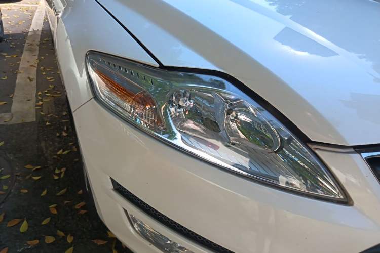 Used Ford Mondeo 2013 2.3L Fashion Edition Right Front Headlight