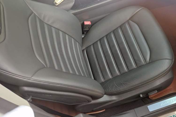 Used Ford Mondeo 2013 2.0L GTDi 200 Luxury Model Right Front Seat