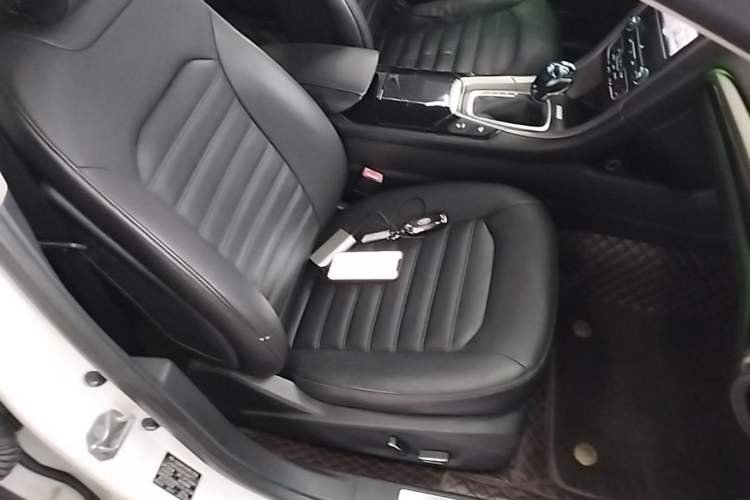 Used Ford Mondeo 2013 2.0L GTDi 200 Luxury Model Right Front Seat