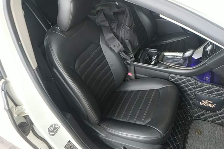Used Ford Mondeo 2013 2.0L GTDi 200 Fashion Edition Right Front Seat