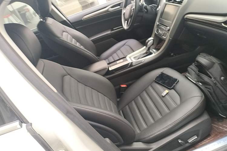 Used Ford Mondeo 2013 2.0L GTDi 200 Luxury Model Right Front Seat