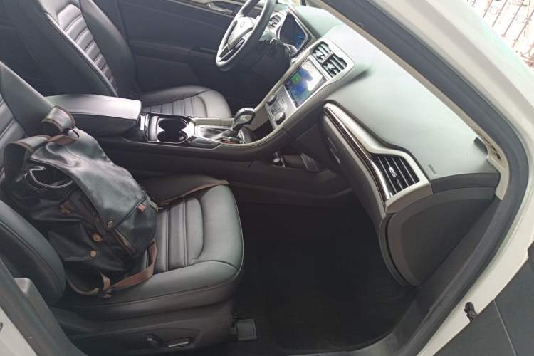 Used Ford Mondeo 2013 2.0L GTDi 200 Fashion Edition Right Front Seat