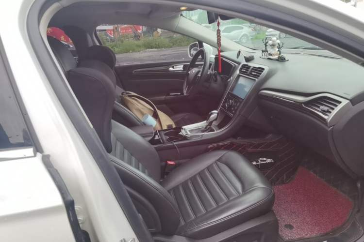 Used Ford Mondeo 2013 2.0L GTDi 200 Fashion Edition Right Front Seat