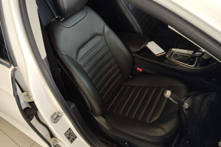 Used Ford Mondeo 2013 2.0L GTDi 200 Fashion Edition Right Front Seat