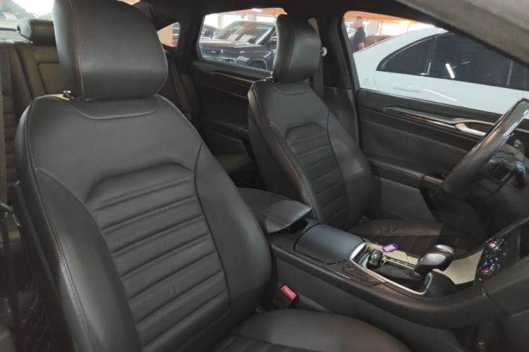 Used Ford Mondeo 2013 2.0L GTDi 200 Fashion Edition Right Front Seat