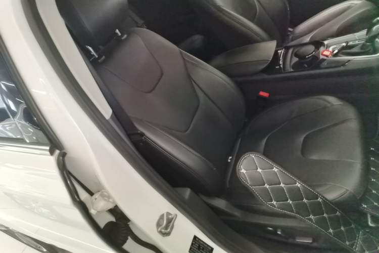 Used Ford Mondeo 2013 2.0L GTDi240 Luxury Sport Model Right Front Seat