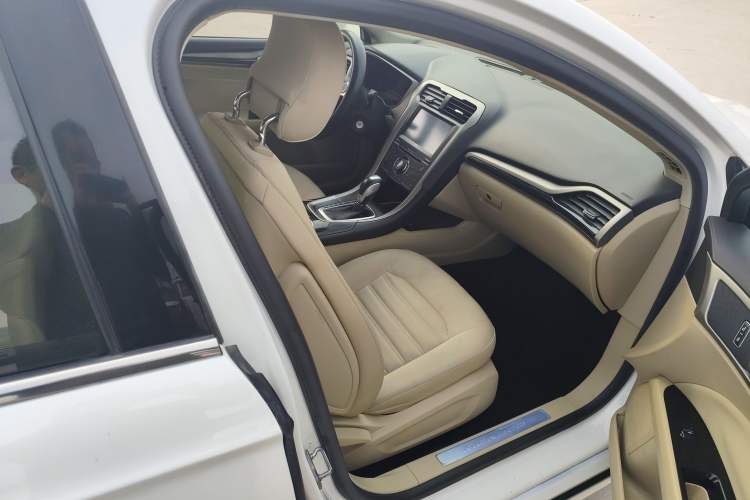 Used Ford Mondeo 2013 1.5L GTDi180 Comfort Model Right Front Seat