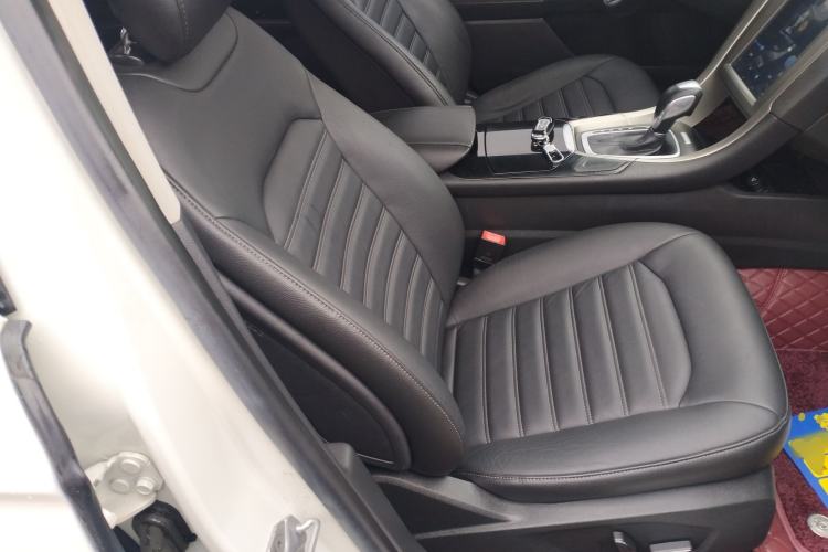 Used Ford Mondeo 2013 2.0L GTDi 200 Luxury Model Right Front Seat