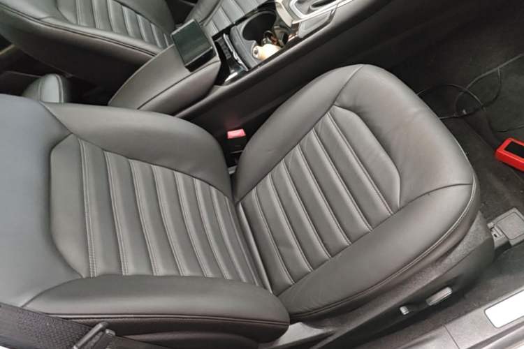 Used Ford Mondeo 2013 2.0L GTDi 200 Luxury Model Right Front Seat