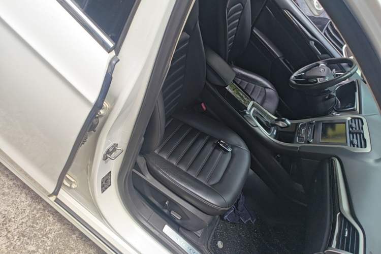 Used Ford Mondeo 2013 2.0L GTDi 200 Luxury Model Right Front Seat