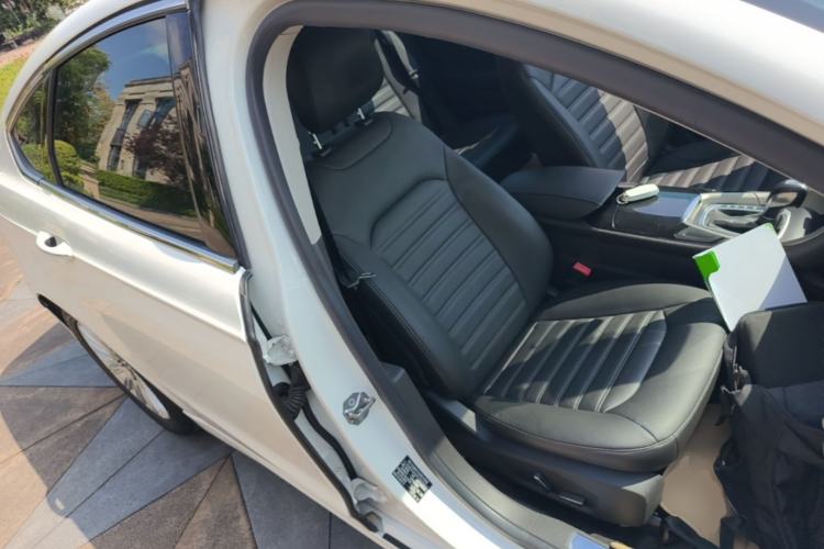 Used Ford Mondeo 2013 2.0L GTDi 200 Fashion Edition Right Front Seat
