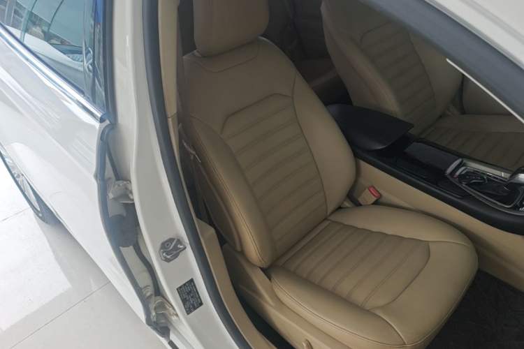 Used Ford Mondeo 2013 2.0L GTDi 200 Fashion Edition Right Front Seat