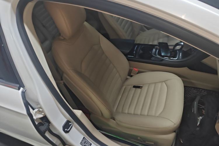 Used Ford Mondeo 2013 2.0L GTDi 200 Luxury Model Right Front Seat