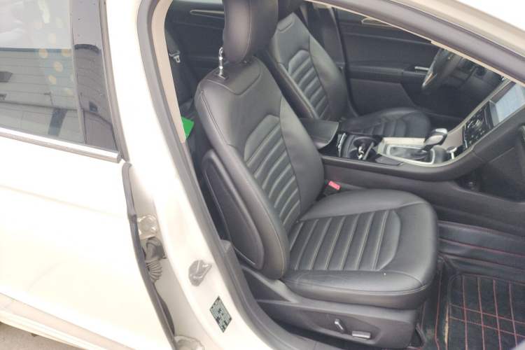 Used Ford Mondeo 2013 2.0L GTDi 200 Fashion Edition Right Front Seat
