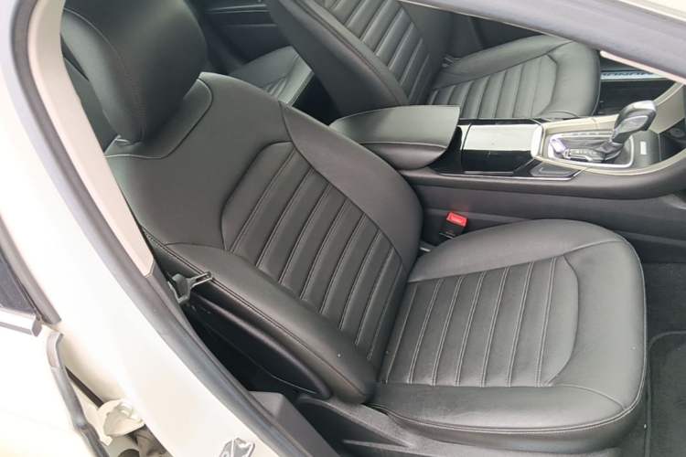 Used Ford Mondeo 2013 2.0L GTDi 200 Luxury Model Right Front Seat