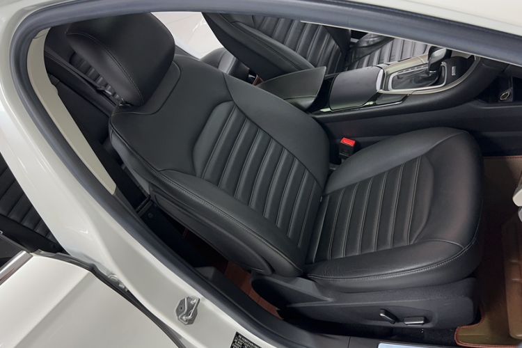 Used Ford Mondeo 2013 2.0L GTDi 200 Luxury Model Right Front Seat