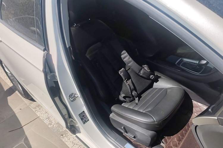 Used Ford Mondeo 2013 2.0L GTDi 200 Fashion Edition Right Front Seat