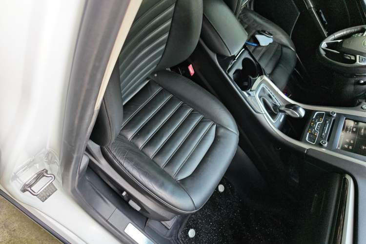 Used Ford Mondeo 2013 2.0L GTDi 200 Luxury Model Right Front Seat