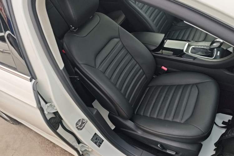 Used Ford Mondeo 2013 2.0L GTDi 200 Luxury Model Right Front Seat