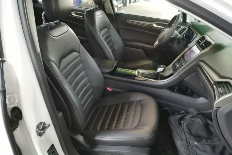 Used Ford Mondeo 2013 2.0L GTDi 200 Fashion Edition Right Front Seat