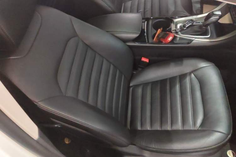 Used Ford Mondeo 2013 2.0L GTDi 200 Fashion Edition Right Front Seat