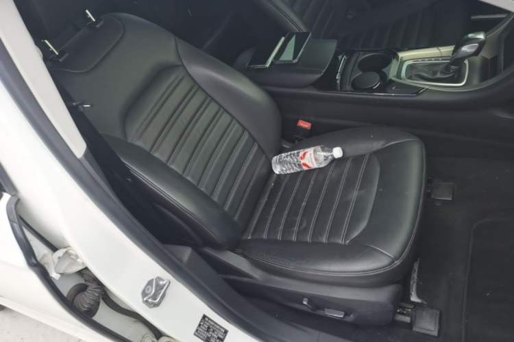 Used Ford Mondeo 2013 2.0L GTDi 200 Fashion Edition Right Front Seat
