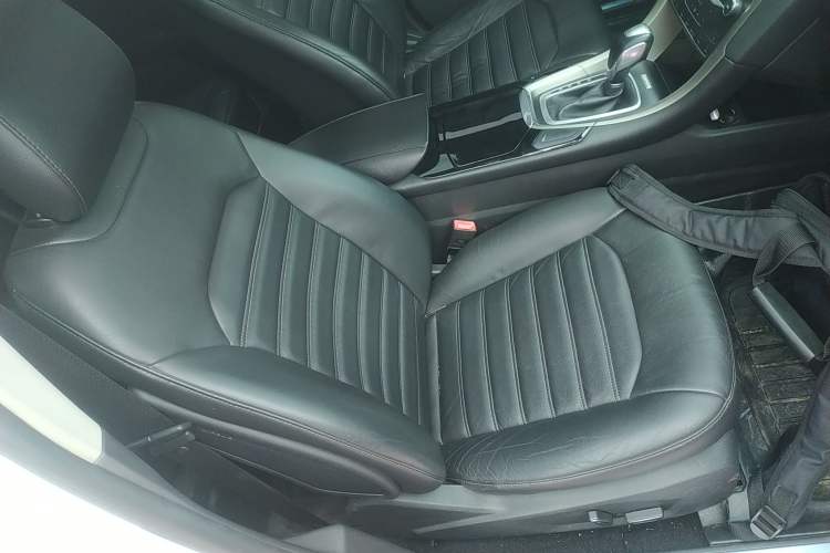 Used Ford Mondeo 2013 2.0L GTDi 200 Luxury Model Right Front Seat