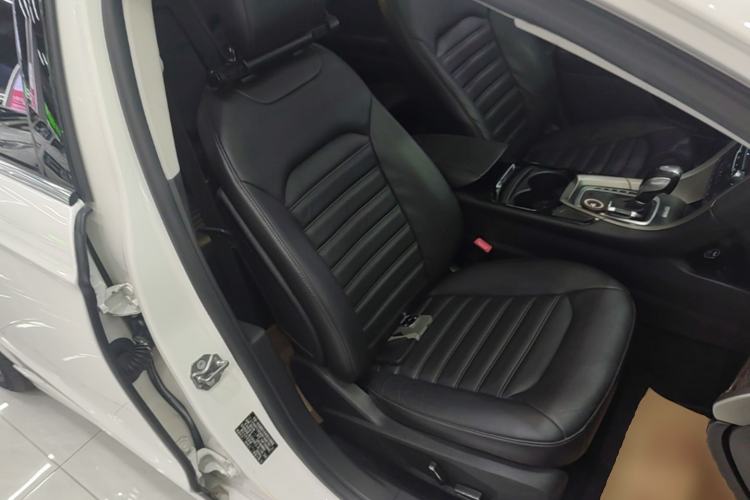 Used Ford Mondeo 2013 2.0L GTDi 200 Luxury Model Right Front Seat