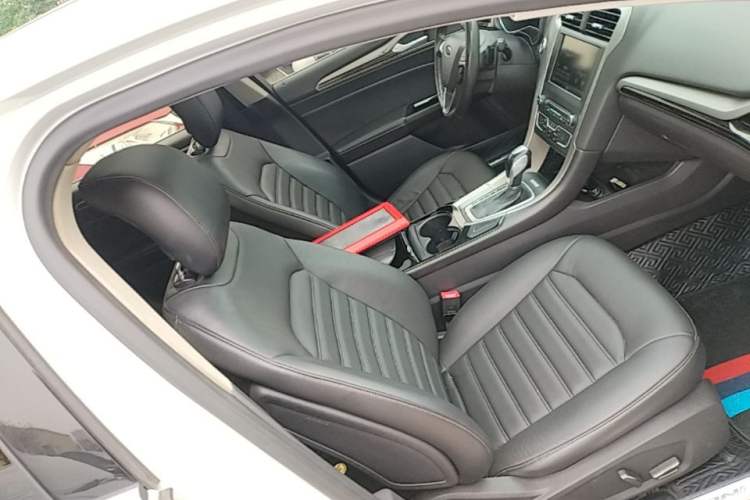 Used Ford Mondeo 2013 2.0L GTDi 200 Luxury Model Right Front Seat