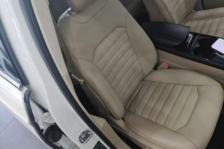 Used Ford Mondeo 2013 2.0L GTDi 200 Fashion Edition Right Front Seat