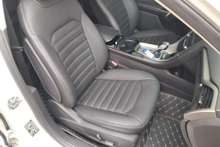 Used Ford Mondeo 2013 2.0L GTDi 200 Luxury Model Right Front Seat