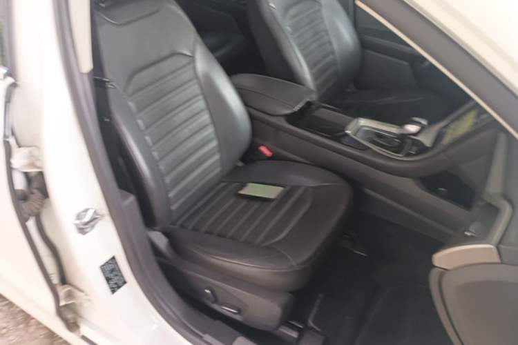Used Ford Mondeo 2013 2.0L GTDi 200 Luxury Model Right Front Seat