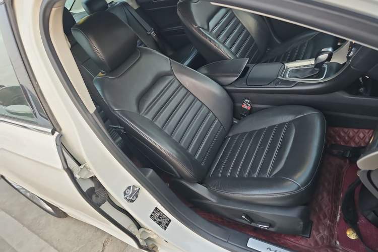 Used Ford Mondeo 2013 2.0L GTDi 200 Fashion Edition Right Front Seat