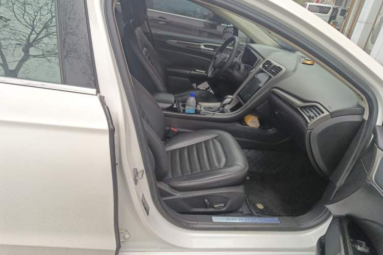 Used Ford Mondeo 2013 2.0L GTDi 200 Fashion Edition Right Front Seat