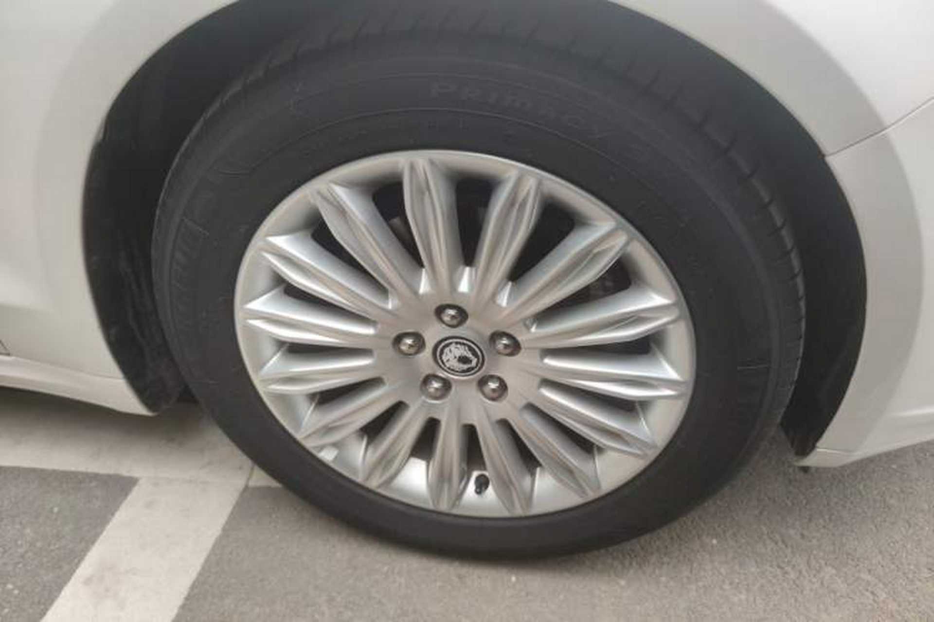 Used Ford Mondeo 2013 2.0L GTDi 200 Luxury Model Right Front Wheel Hub