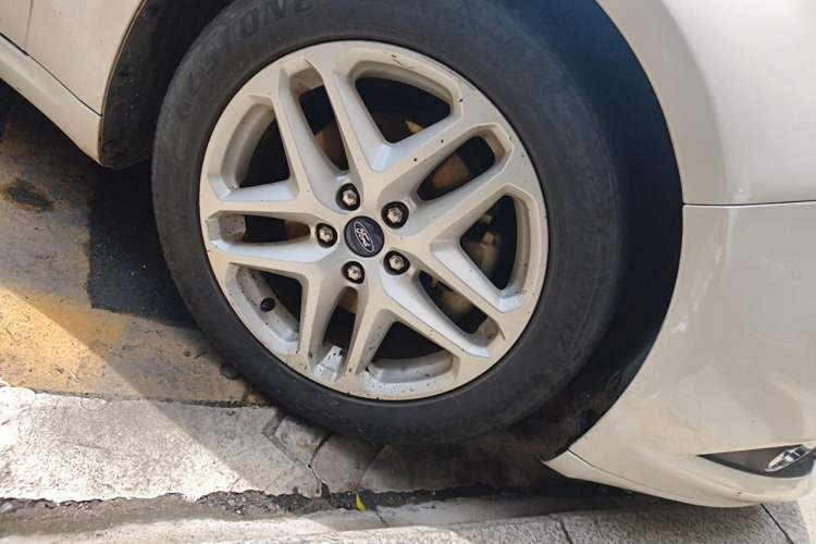 Used Ford Mondeo 2013 1.5L GTDi180 Fashion Edition Right Front Wheel Hub
