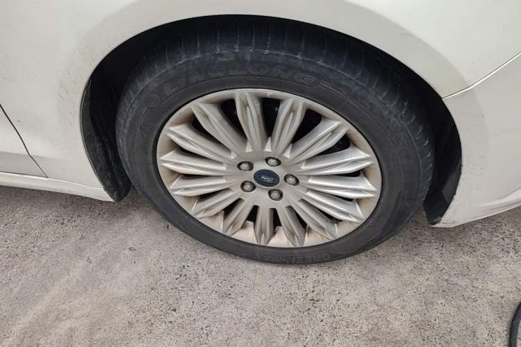 Used Ford Mondeo 2013 2.0L GTDi 200 Luxury Model Right Front Wheel Hub