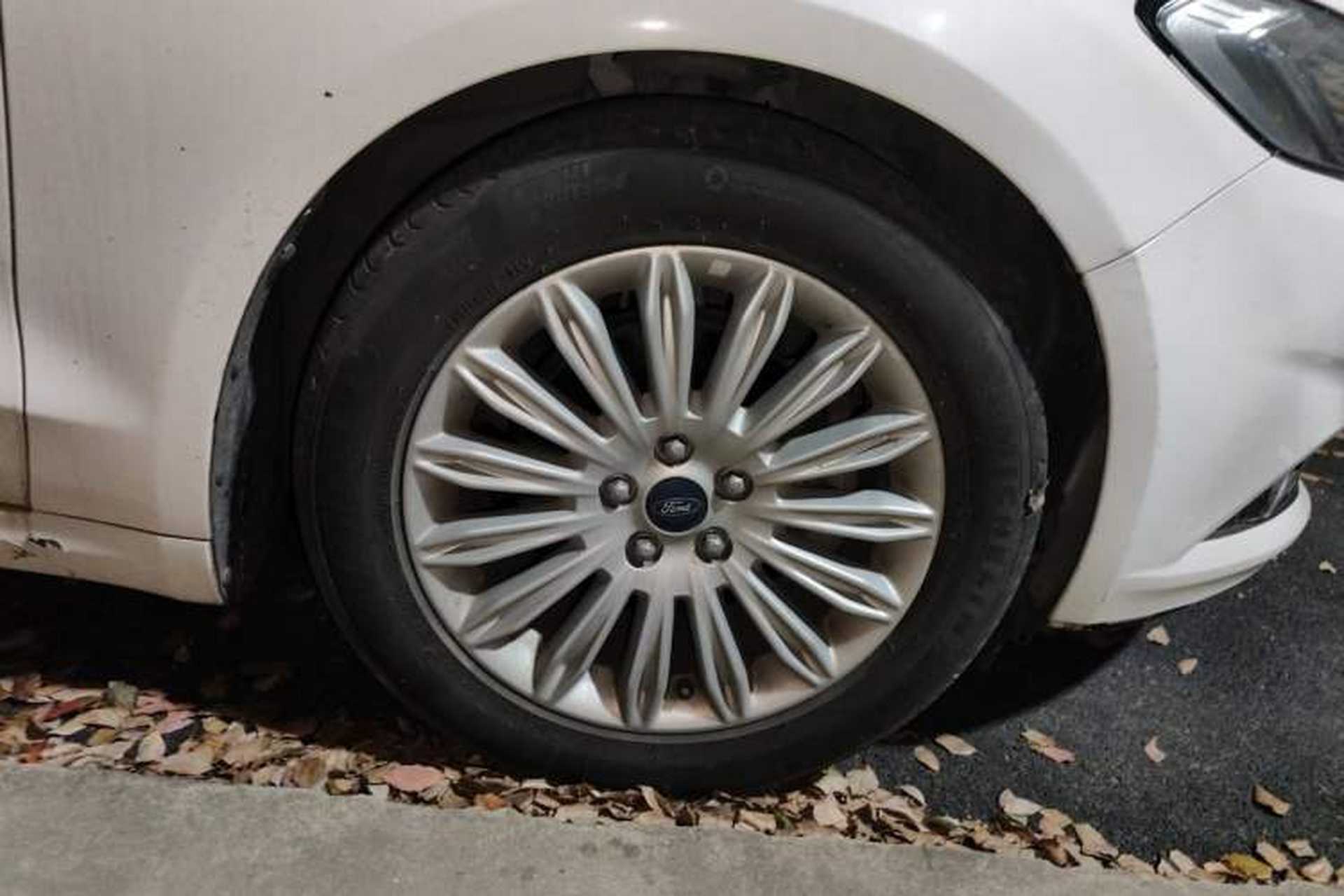 Used Ford Mondeo 2013 2.0L GTDi 200 Fashion Edition Right Front Wheel Hub