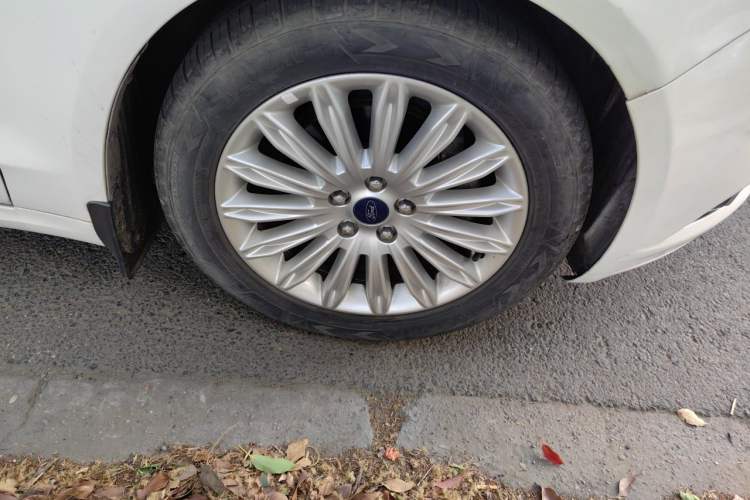 Used Ford Mondeo 2013 1.5L GTDi180 Fashion Edition Right Front Wheel Hub