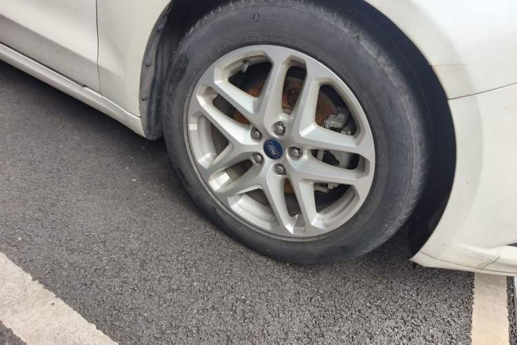 Used Ford Mondeo 2013 1.5L GTDi180 Fashion Edition Right Front Wheel Hub