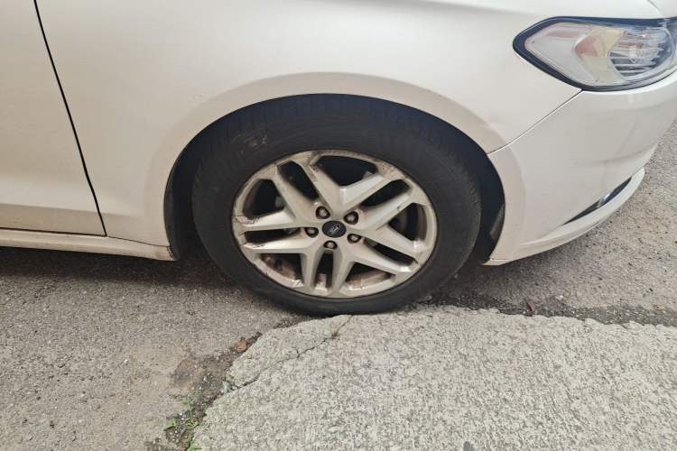 Used Ford Mondeo 2013 1.5L GTDi180 Fashion Edition Right Front Wheel Hub
