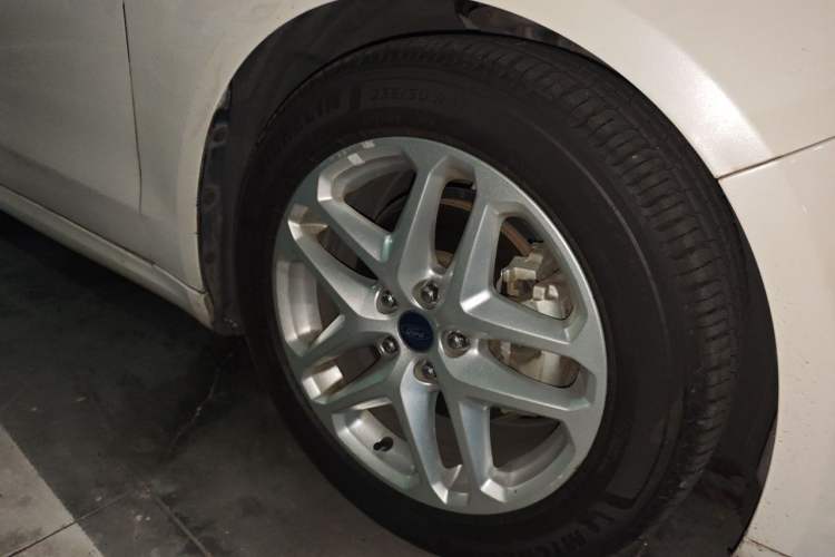 Used Ford Mondeo 2013 1.5L GTDi180 Fashion Edition Right Front Wheel Hub
