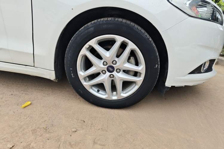 Used Ford Mondeo 2013 1.5L GTDi180 Fashion Edition Right Front Wheel Hub