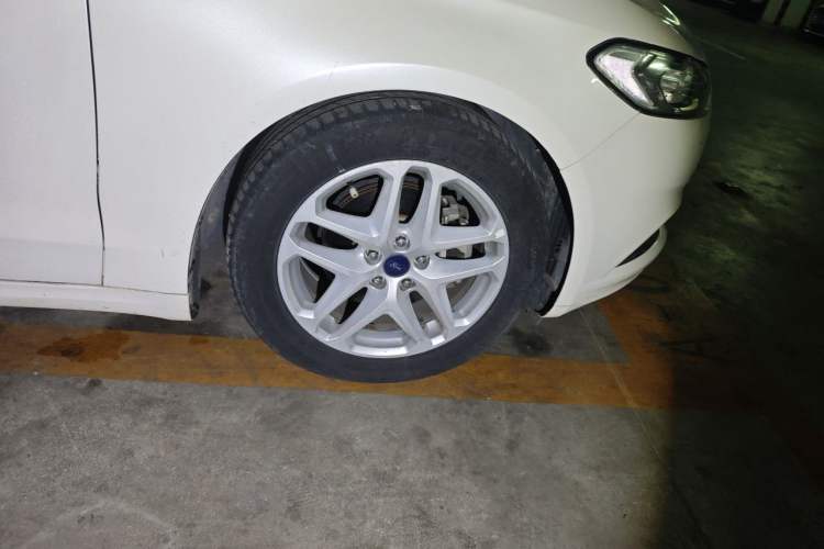 Used Ford Mondeo 2013 1.5L GTDi180 Fashion Edition Right Front Wheel Hub