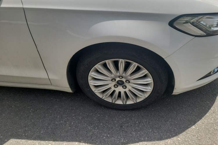 Used Ford Mondeo 2013 2.0L GTDi 200 Fashion Edition Right Front Wheel Hub